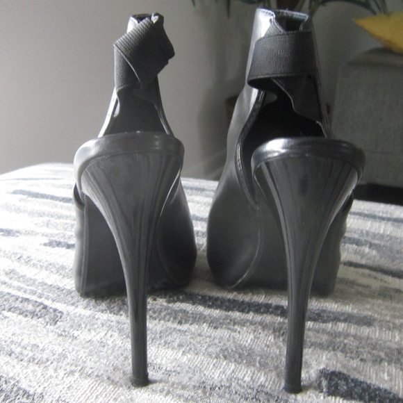 Steve Madden open toe /back Booties - Size 6.5M - Picture 2 of 7